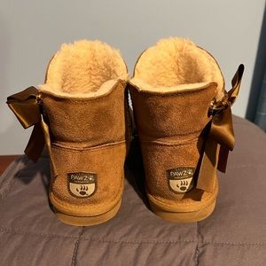 Brown bear paws with bows basically new